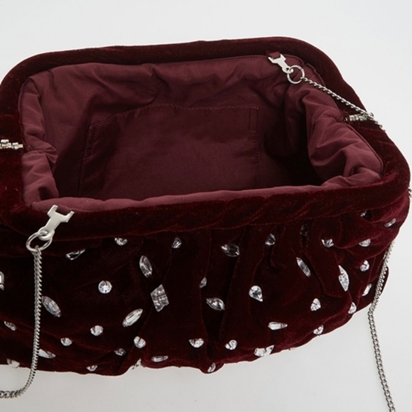Viral Beaded Velvet Handbag - Picture 3 of 3